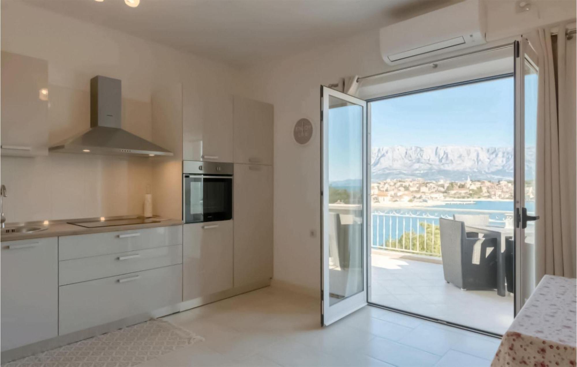 Amazing Apartment In Selca With Wifi Екстер'єр фото